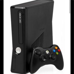 XBOX 360 E 4 GB CONSOLE